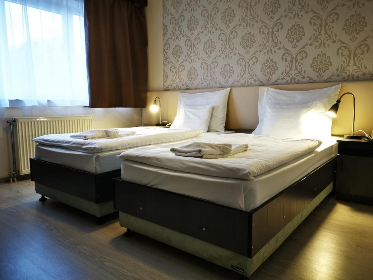 Patyi Etterem Es Hotel Bögöte Eksteriør bilde