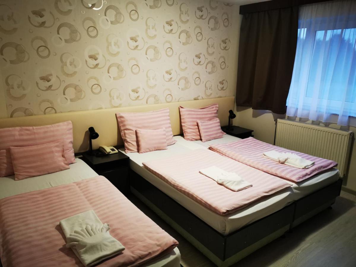 Patyi Etterem Es Hotel Bögöte Eksteriør bilde