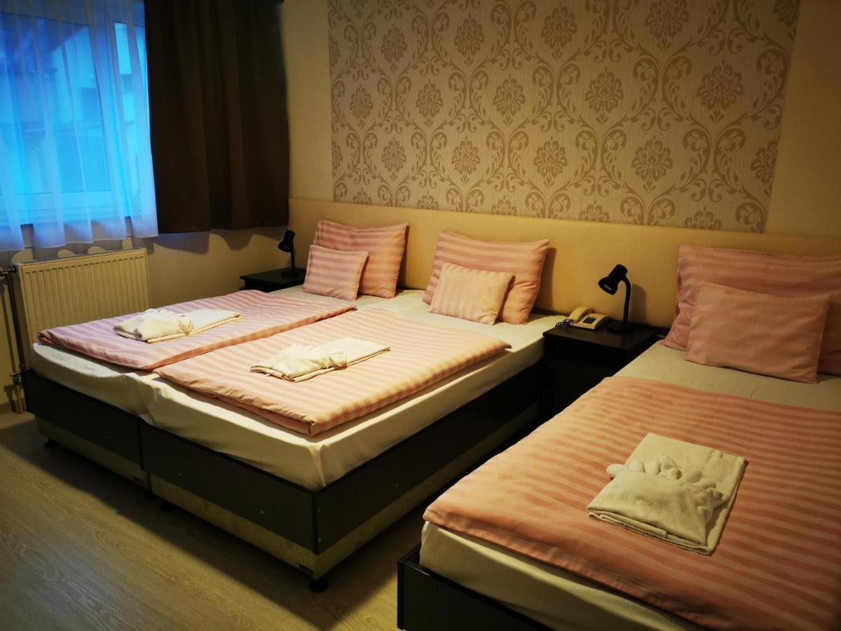 Patyi Etterem Es Hotel Bögöte Eksteriør bilde