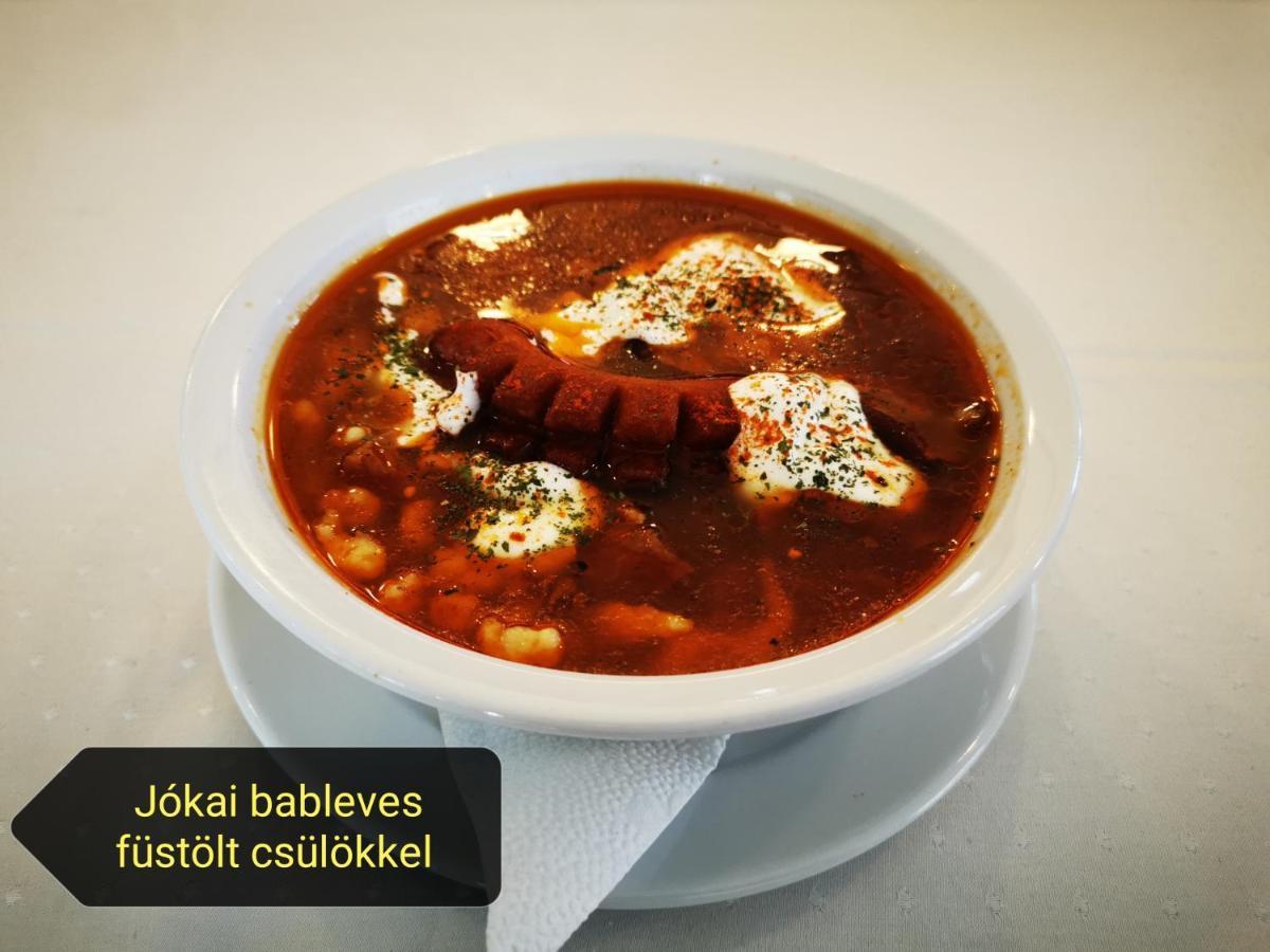 Patyi Etterem Es Hotel Bögöte Eksteriør bilde