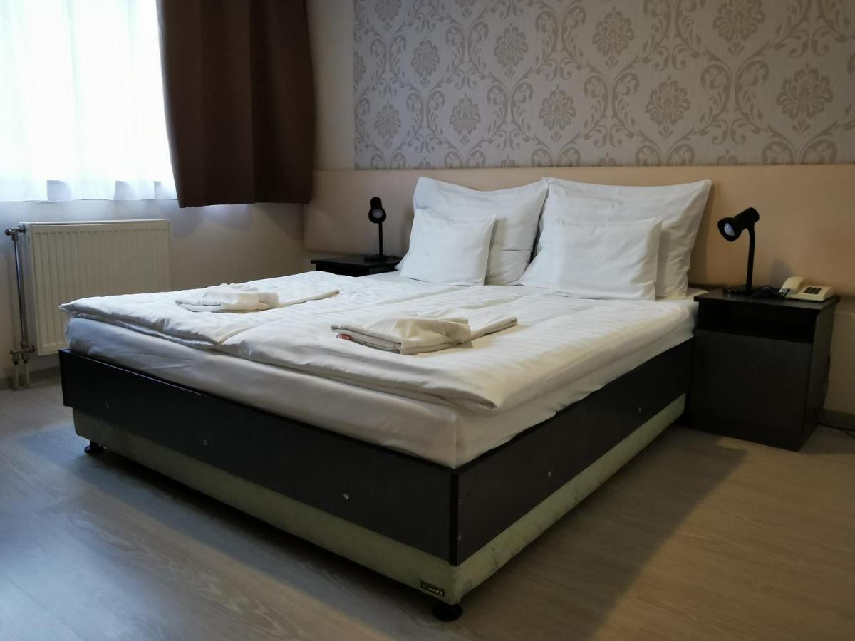 Patyi Etterem Es Hotel Bögöte Eksteriør bilde