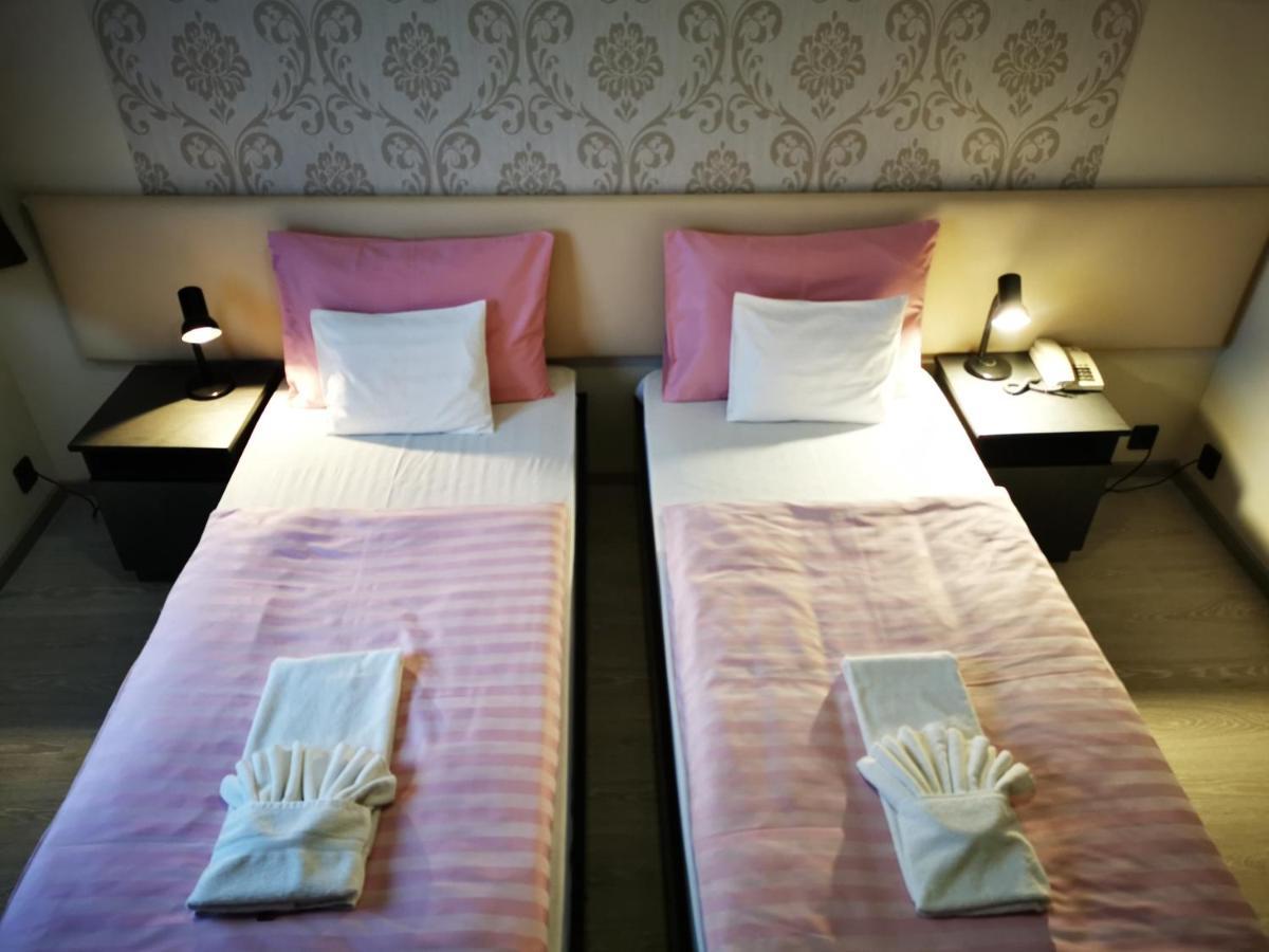 Patyi Etterem Es Hotel Bögöte Eksteriør bilde