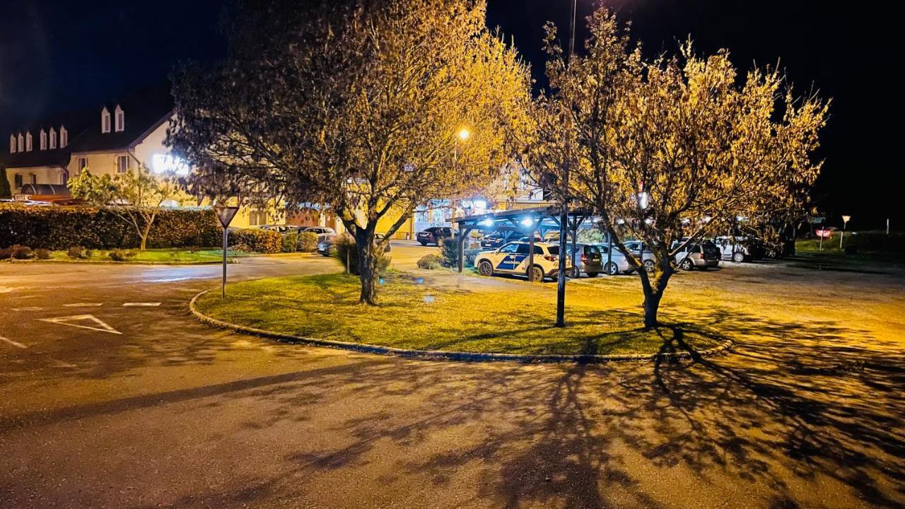 Patyi Etterem Es Hotel Bögöte Eksteriør bilde