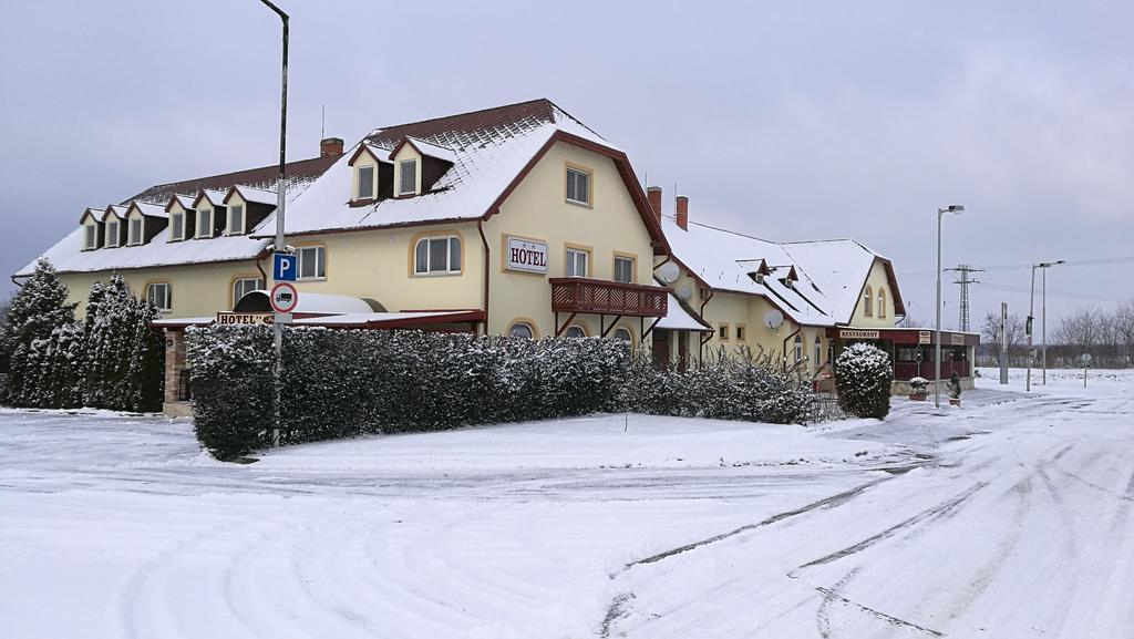 Patyi Etterem Es Hotel Bögöte Eksteriør bilde
