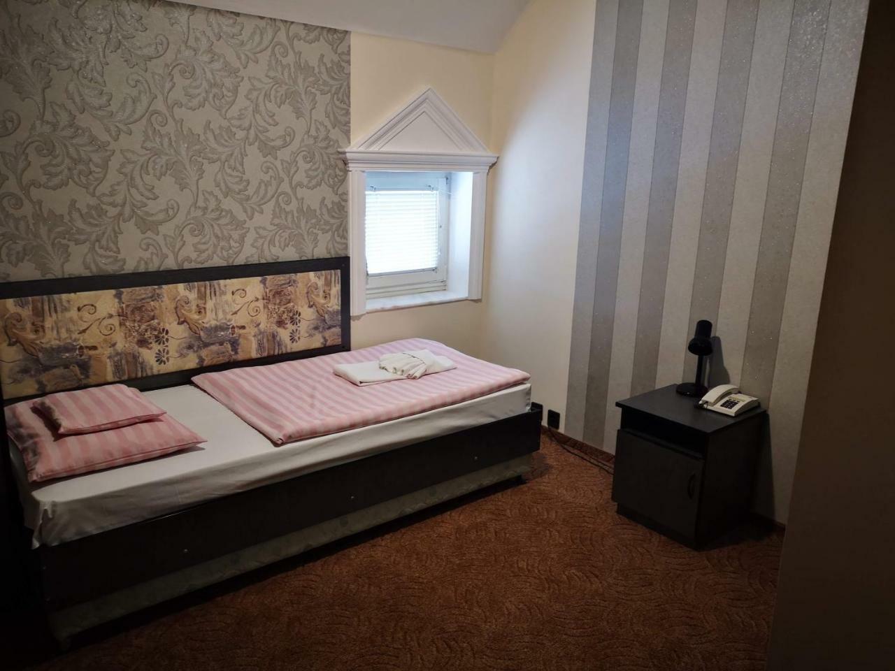 Patyi Etterem Es Hotel Bögöte Eksteriør bilde