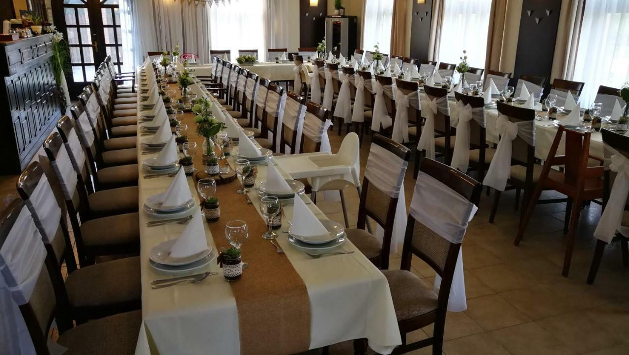 Patyi Etterem Es Hotel Bögöte Eksteriør bilde